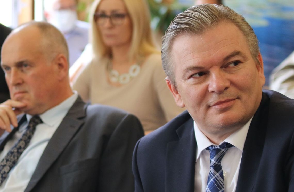 Burmistrz o możliwości wystąpienia zarażenia koronawirusem pracowników Burmistrz o możliwości wystąpienia zarażenia koronawirusem pracowników