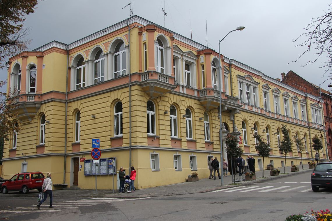 Burmistrz ogłasza konkursy na dyrektorów