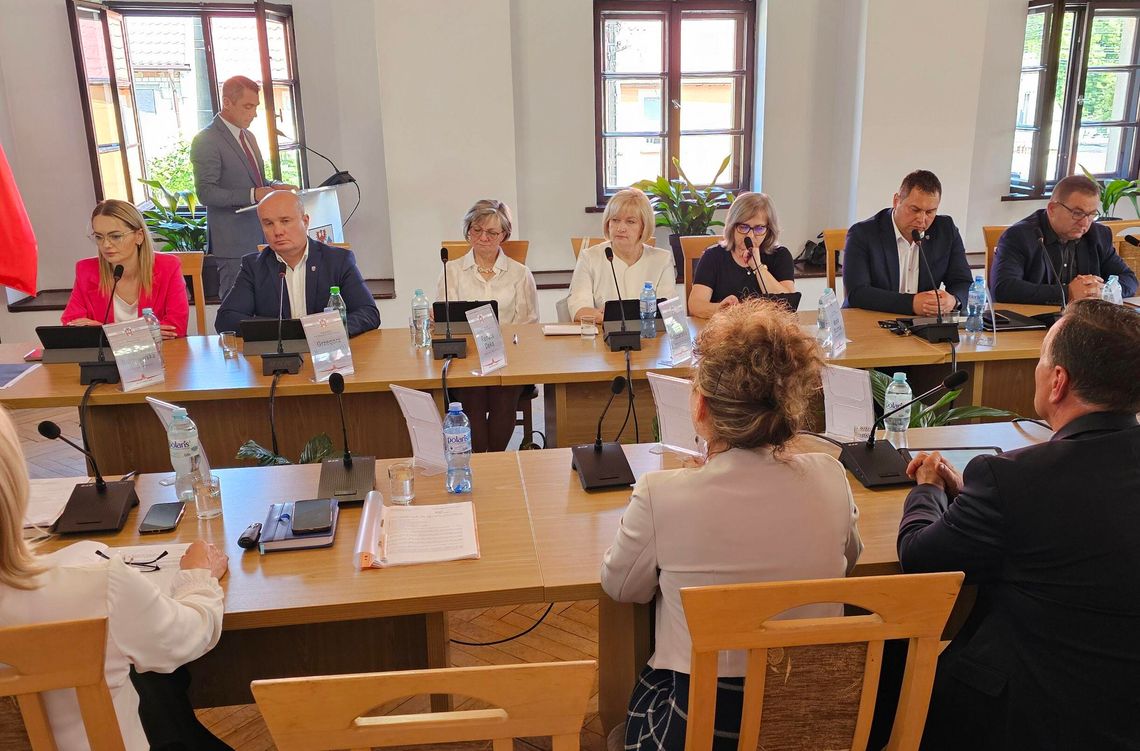 Burmistrz rozdał nagrody i otrzymał absolutorium Burmistrz rozdał nagrody i otrzymał absolutorium