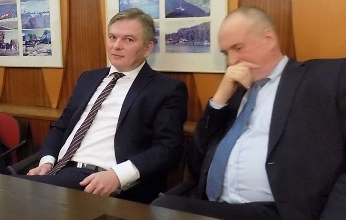 Burmistrz Sawaryn milczy na temat mobbingu i swego zastępcy
