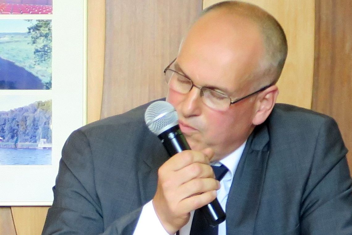 Burmistrz Sawaryn śpi i pytań nie słyszy? Burmistrz Sawaryn śpi i pytań nie słyszy?