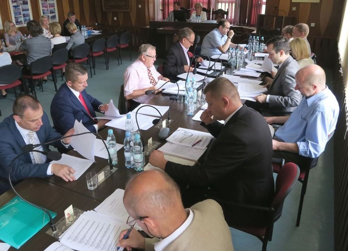 Burmistrz w sądzie, a radni mają pretensje Burmistrz w sądzie, a radni mają pretensje