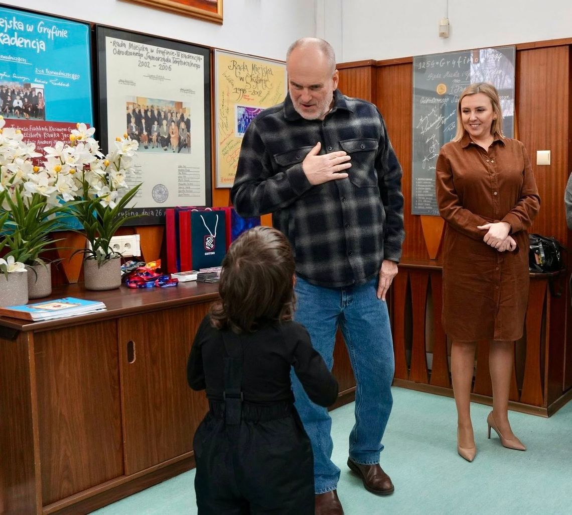Burmistrza Mieczysława Sawaryna „ciągniemy” za ośle uszy z herbu
