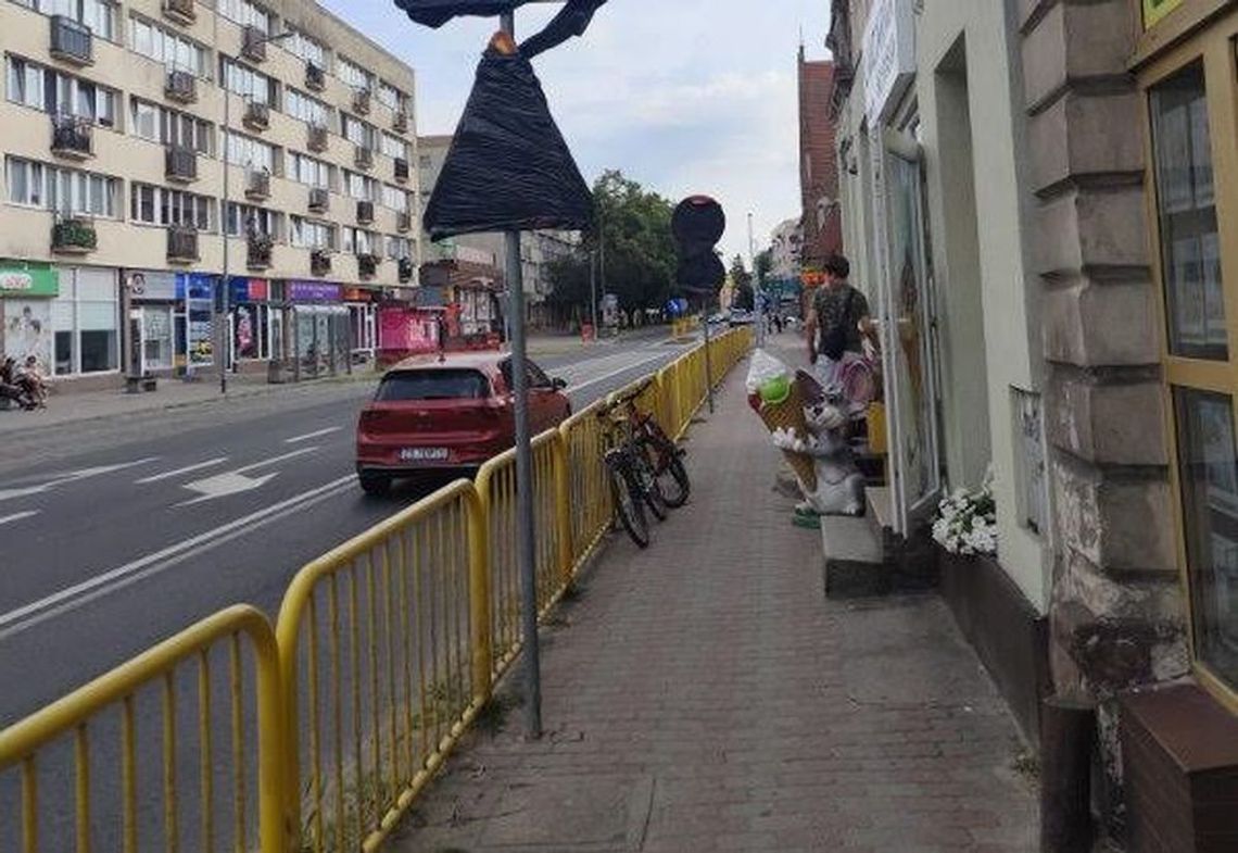 Burmistrz nie zagarnie parkingu w Gryfinie - sprzeciw zarządcy dróg. W centrum bez przejść dla pieszych Burmistrz nie zagarnie parkingu w Gryfinie - sprzeciw zarządcy dróg. W centrum bez przejść dla pieszych