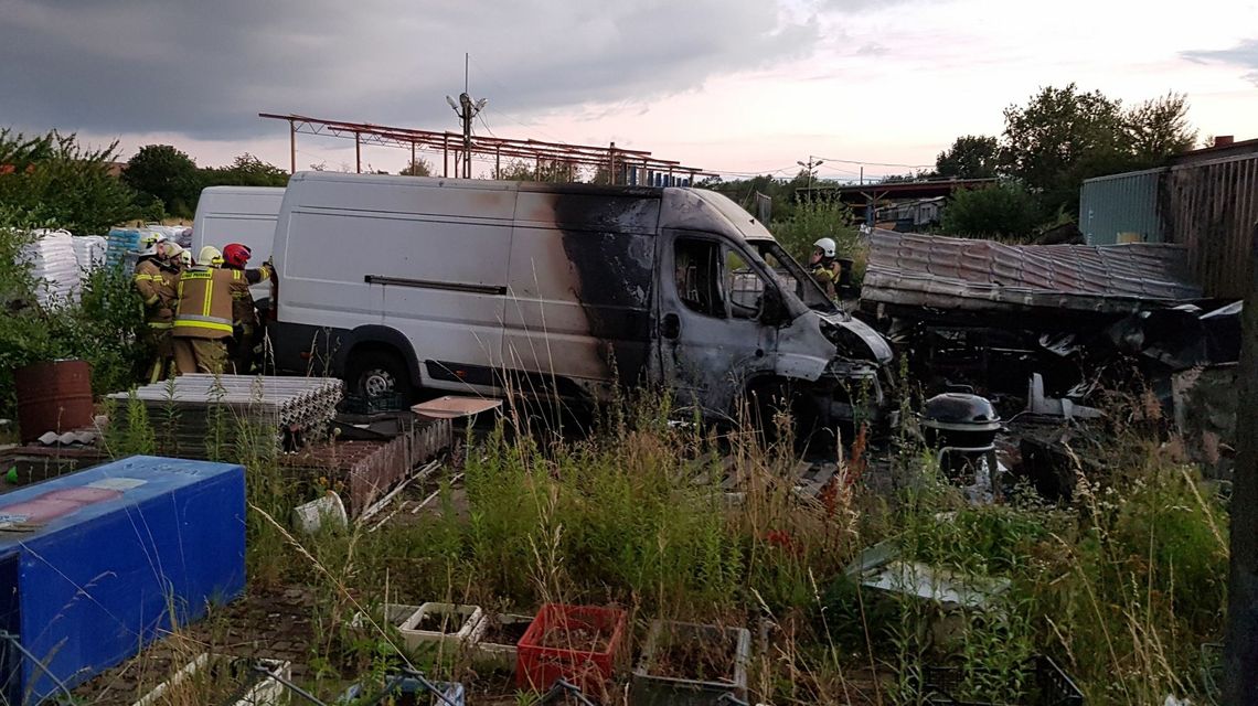 Bus płonął jak pochodnia [FOTO, WIDEO]