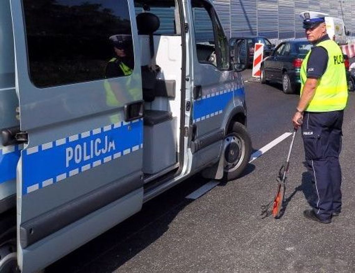 Bus zderzył się z ciężarówką. Rannego zabrał helikopter Bus zderzył się z ciężarówką. Rannego zabrał helikopter