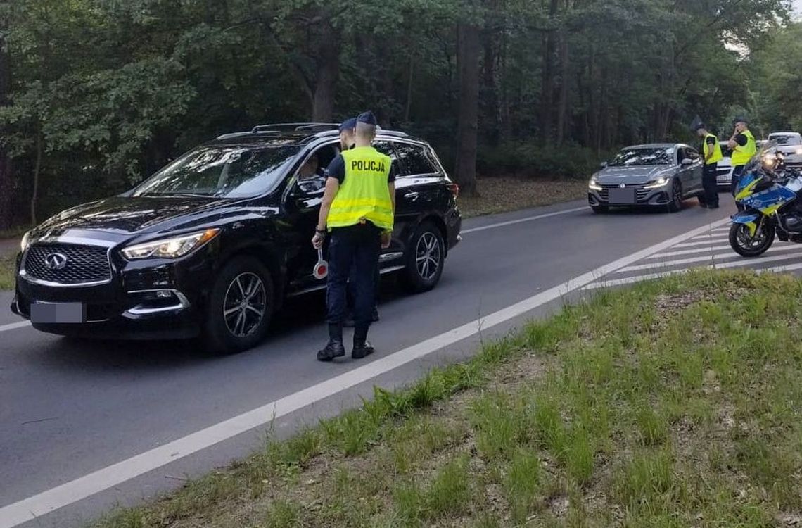 Był już karany za jazdę ,,na podwójnym gazie’’. Policjanci zajęli mu auto