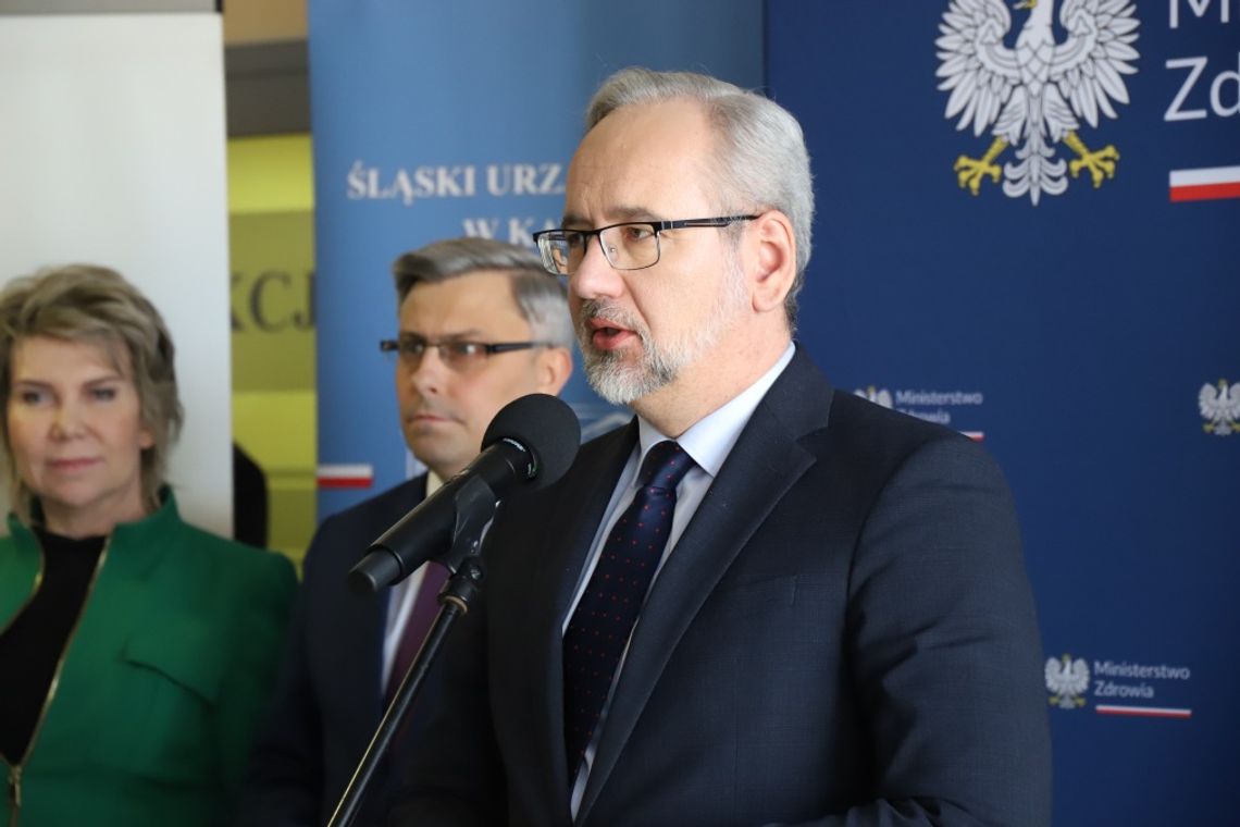 Krzyczeli hasło narodowców i bili. Minister zdrowia z czasów pandemii skopany na ulicy Krzyczeli hasło narodowców i bili. Minister zdrowia z czasów pandemii skopany na ulicy