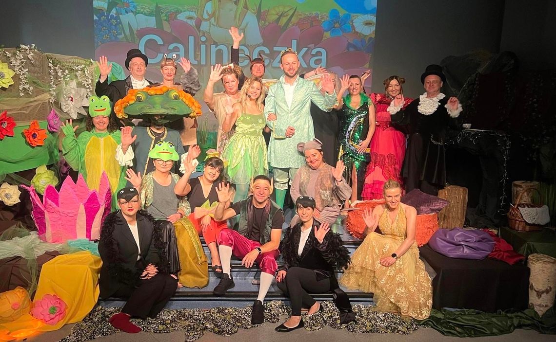 "Calineczkę" zagrali rodzice i nauczyciele. To prezent dla dzieci z SP3