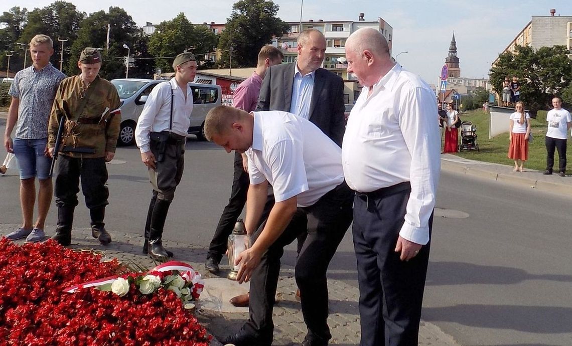 Celem treningu jest uczczenie pamięci żołnierzy i mieszkańców podczas Powstania Warszawskiego Celem treningu jest uczczenie pamięci żołnierzy i mieszkańców podczas Powstania Warszawskiego