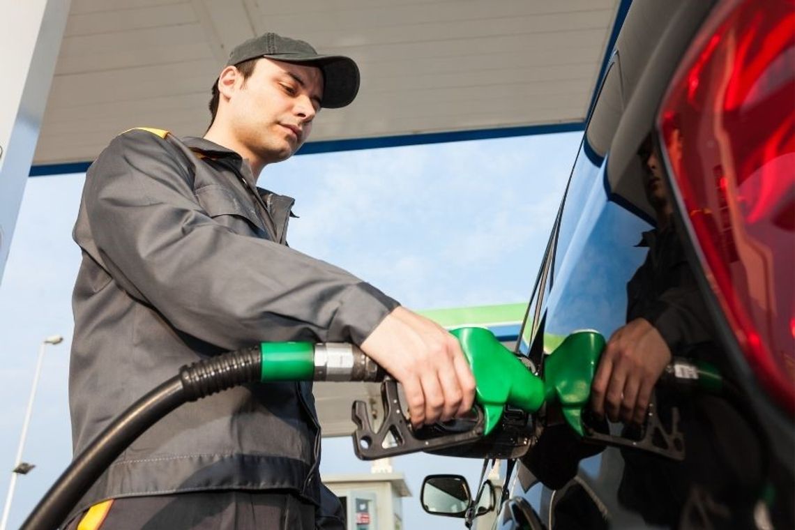 Ceny paliw spadną poniżej 6 zł. Sprawdź kiedy tankować najtaniej i jak działa nowy mechanizm CPN