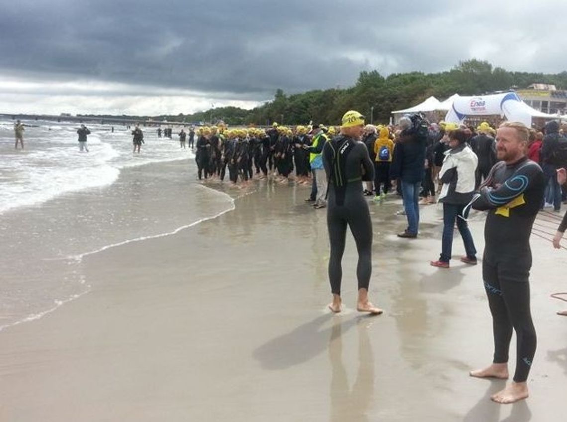 Chabasiński podczas Triathlonu w Kołobrzegu pływał w morzu