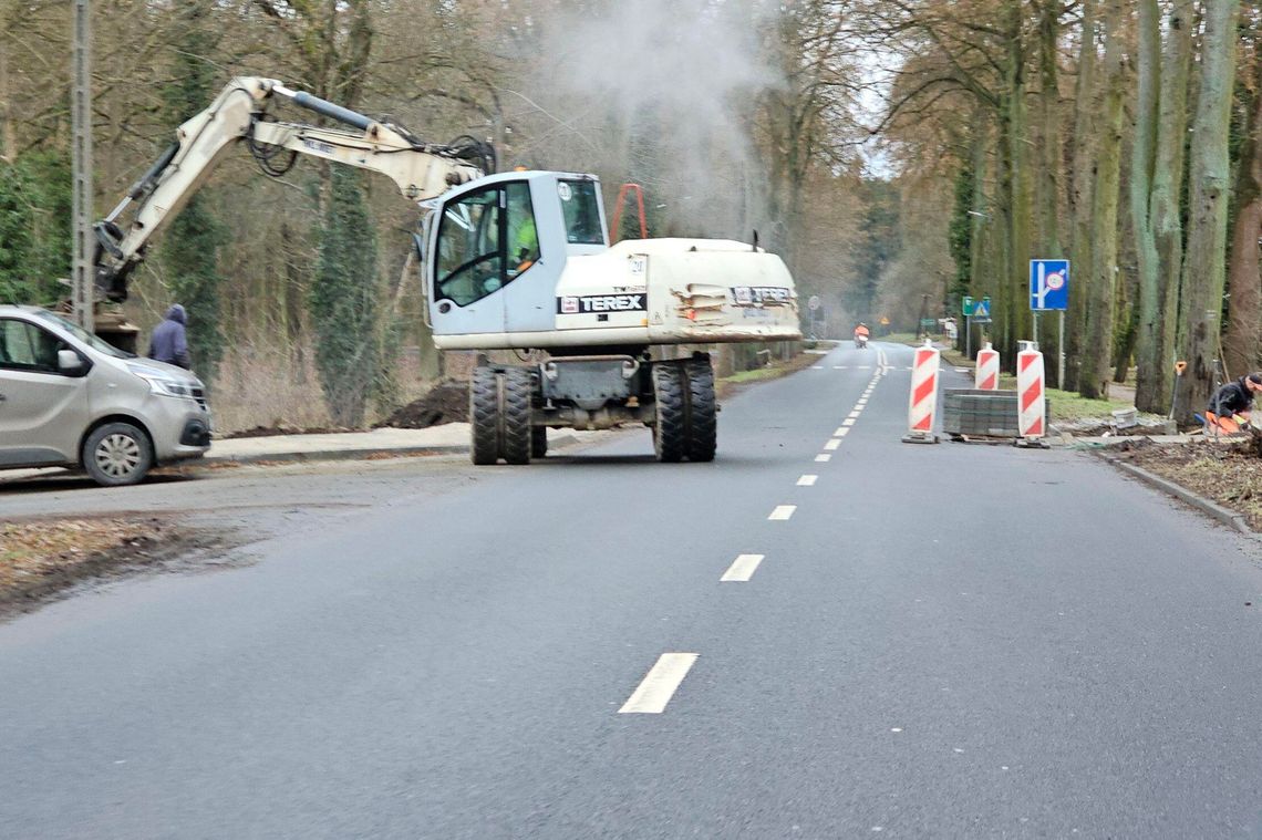 Chaos na ul. Poniatowskiego w Mieszkowicach. Mieszkańcy alarmują: „To plac budowy bez nadzoru!"