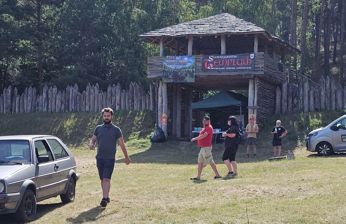 Chaos pod Górą Czcibora: Zamknięte muzeum w święto miasta i tajemnicza kontrimpreza dyrektora