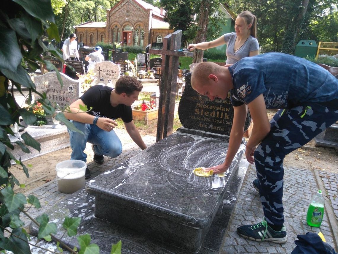 Chcą uczcić pamięć powstańców warszawskich pochowanych w Gryfinie Chcą uczcić pamięć powstańców warszawskich pochowanych w Gryfinie