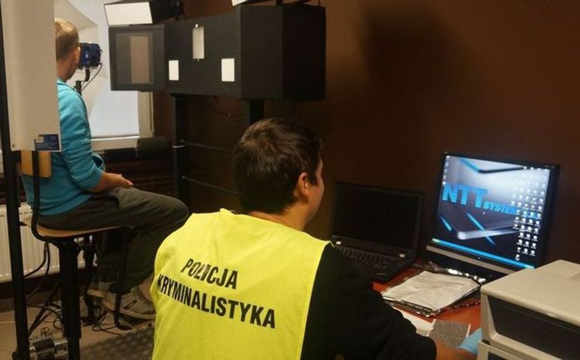 Chciał kupić aparat na prezent, a został bez pieniędzy Chciał kupić aparat na prezent, a został bez pieniędzy