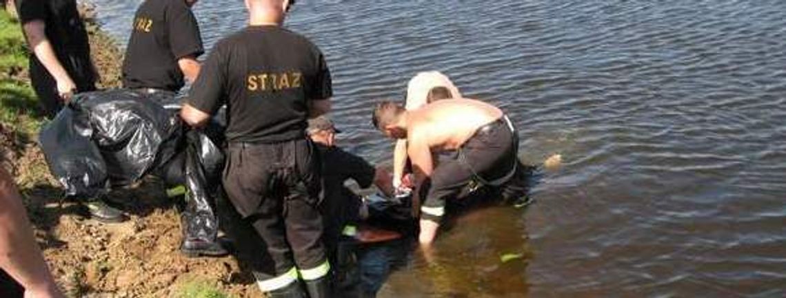 Chciał tylko popływać. Wyłowili go w kąpielówkach Chciał tylko popływać. Wyłowili go w kąpielówkach