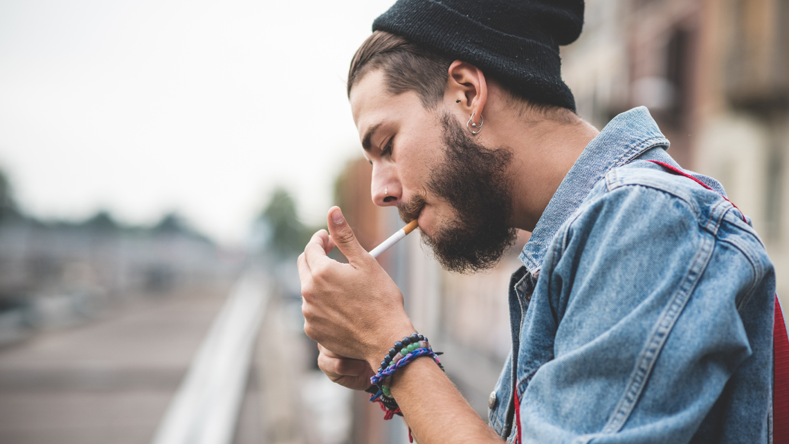 Maleje sprzedaż wyrobów tytoniowych, bo jest szara strefa. Droga podwyżek rozłożona w czasie?