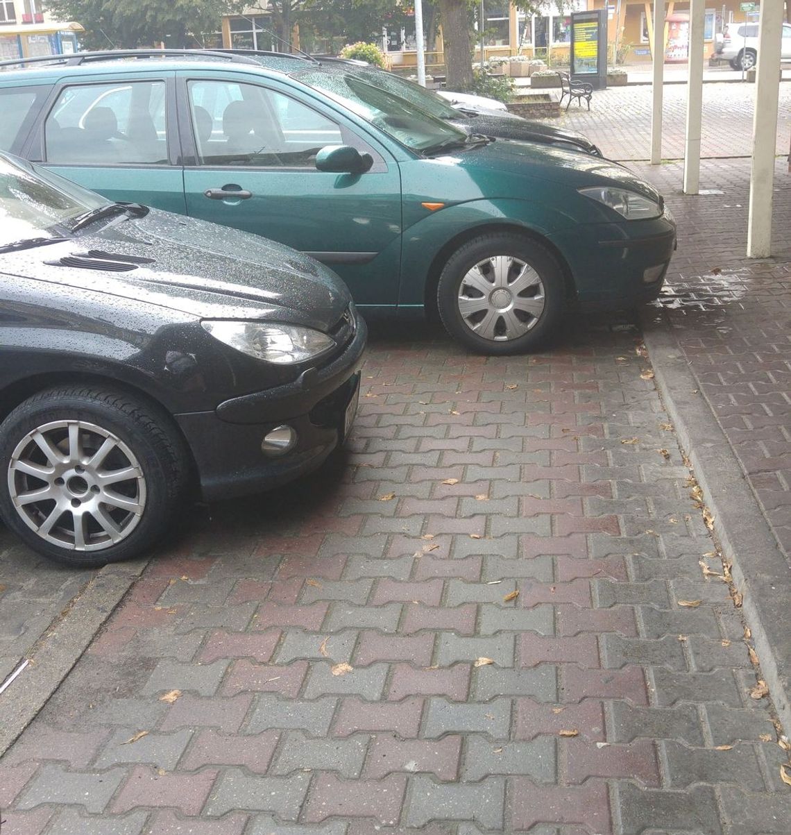 Chodnik to czy parking? Chodnik to czy parking?