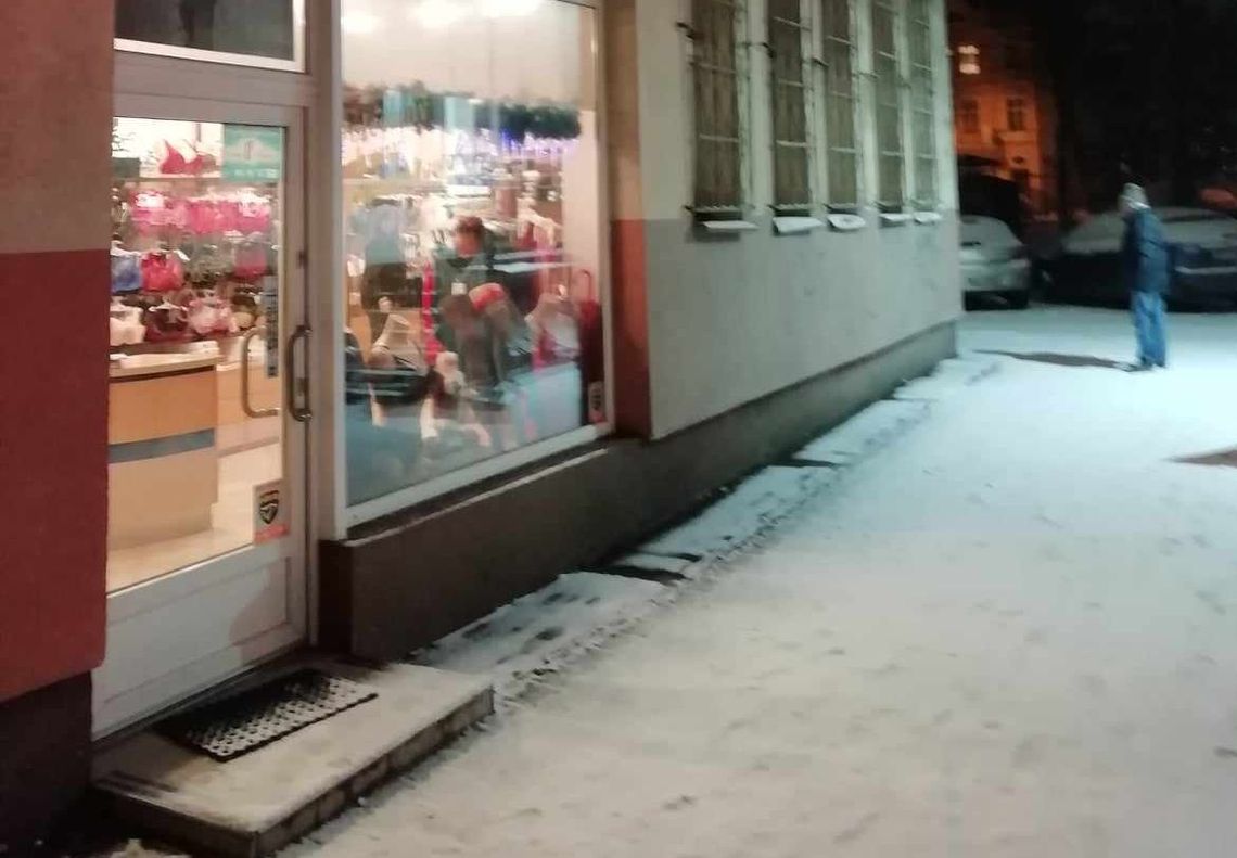 Chodniki są zaniedbane. Trzeba patrzeć pod nogi