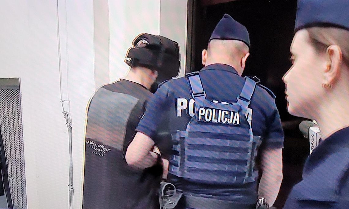 Chojna: Usłyszał zarzuty za zabójstwo matki i atak na babcię. Nie przyznaje się do winy