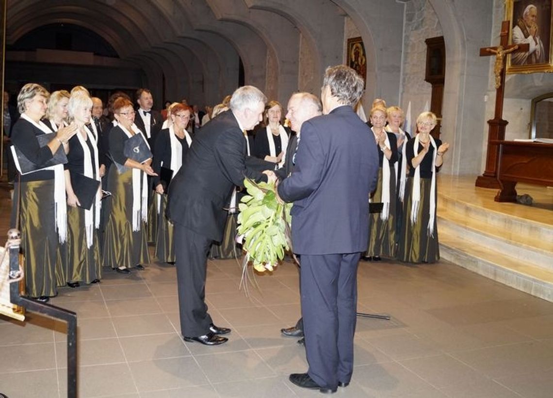 Chór i burmistrz na pielgrzymce w Częstochowie Chór i burmistrz na pielgrzymce w Częstochowie