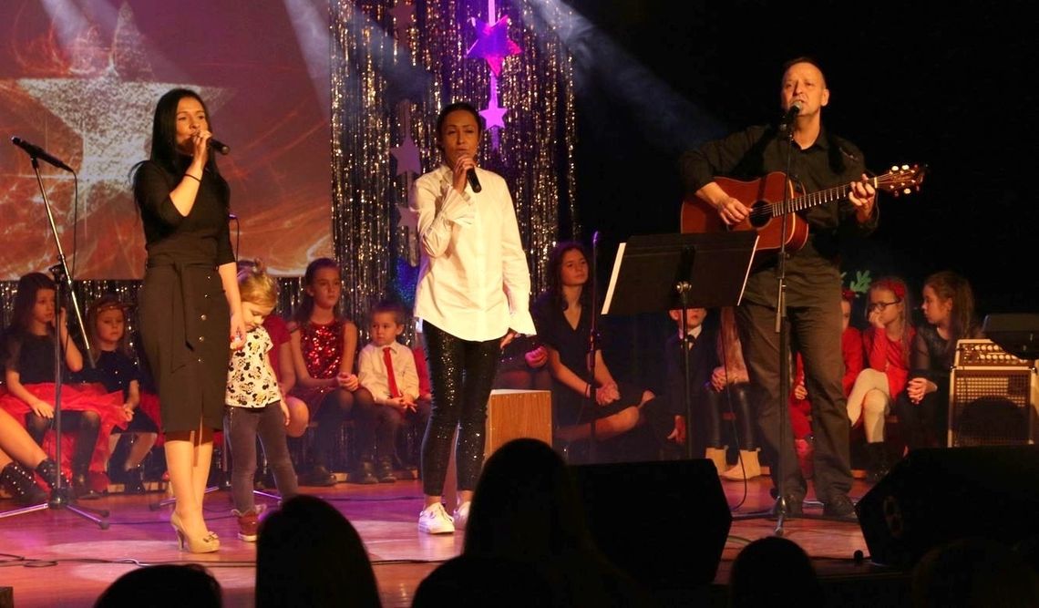 Cicha noc w wykonaniu zespołu Skrzydła Cicha noc w wykonaniu zespołu Skrzydła