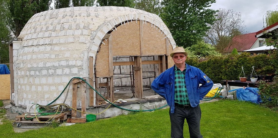 Ciekawostka architektoniczna powstaje w Gryfinie [WIDEO]