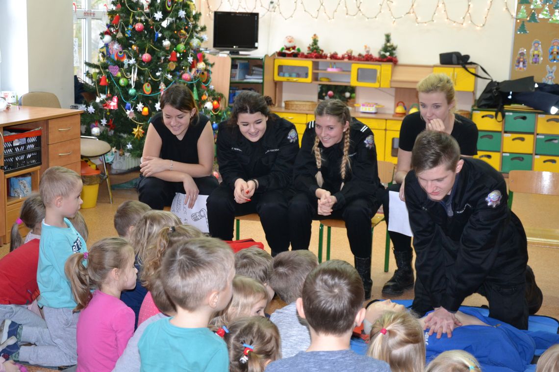 Ciekawy sposób przekazywania wiedzy - młodzież przedszkolakom