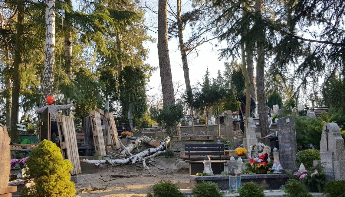 Cmentarze otworzono, ale... Cmentarze otworzono, ale...