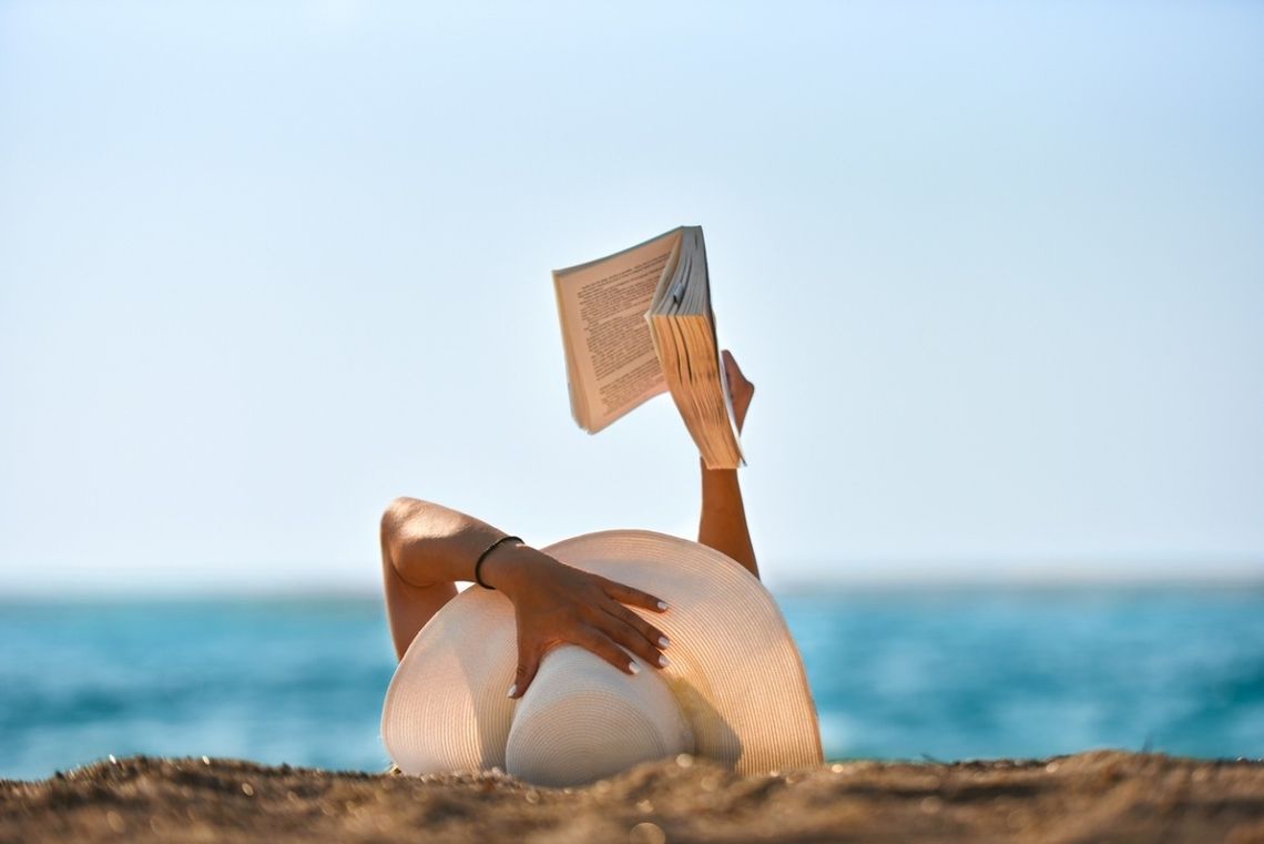 Co na plażę, co zabrać w góry? Książki na urlop Co na plażę, co zabrać w góry? Książki na urlop