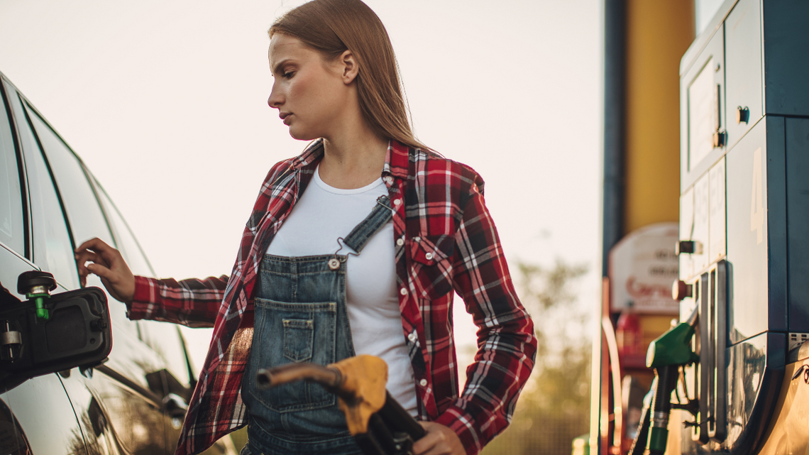 Na stacjach paliw kupujemy nie tylko to co do baku. Jakie produkty kupujemy najczęściej? Król drożyzny jest jeden Na stacjach paliw kupujemy nie tylko to co do baku. Jakie produkty kupujemy najczęściej? Król drożyzny jest jeden