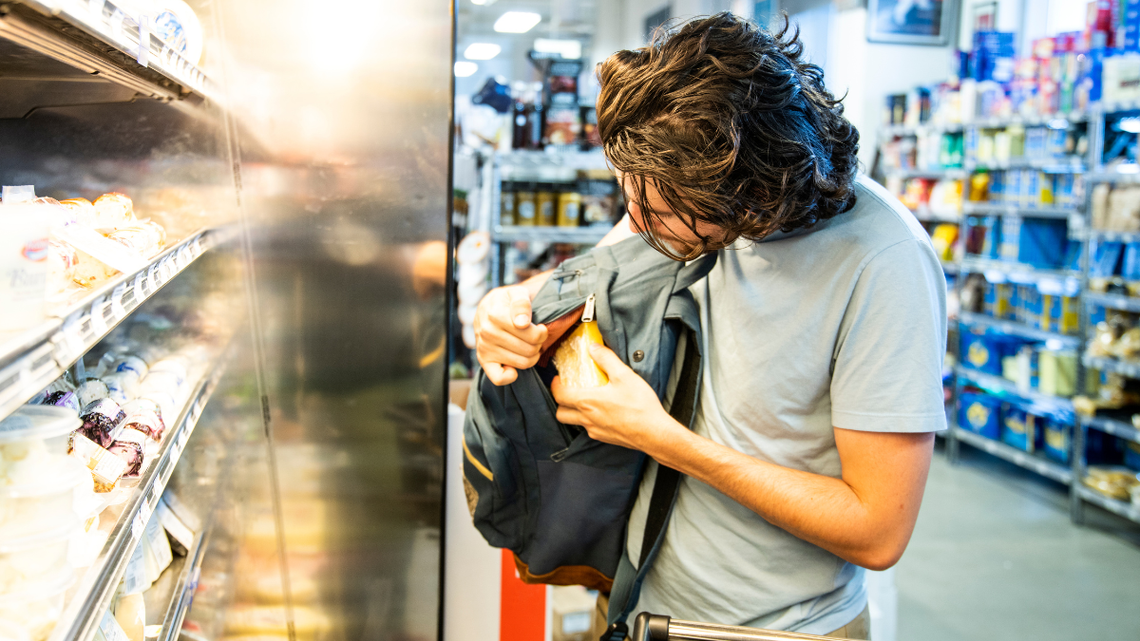 Co najczęściej złodzieje ukradkiem wynoszą ze sklepów? Lista artykułów nie jest długa