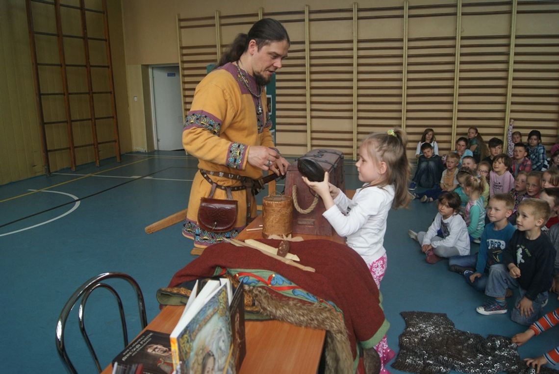 Co pomagał odkryć wojewoda Drużyny Grodu Trzygłowa Co pomagał odkryć wojewoda Drużyny Grodu Trzygłowa