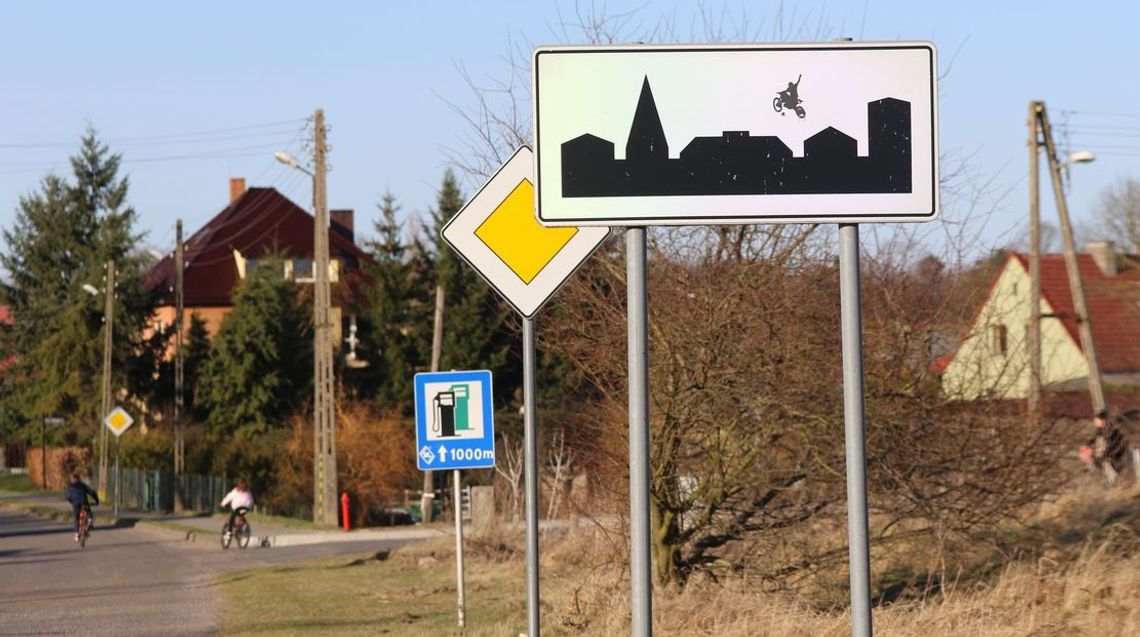 Co to za miejscowość z szalonym motocyklistą Co to za miejscowość z szalonym motocyklistą