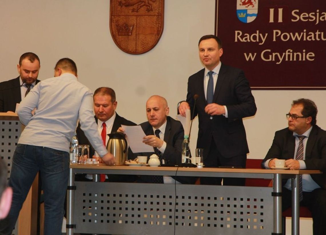 Co z mediami lokalnymi i mainstreamowymi Co z mediami lokalnymi i mainstreamowymi