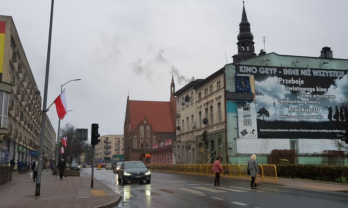 Czarny gryzący dym!