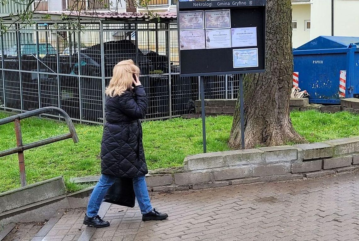 Klepsydra jest symbolem przemijania, które wpisane jest w każdą ludzką historię