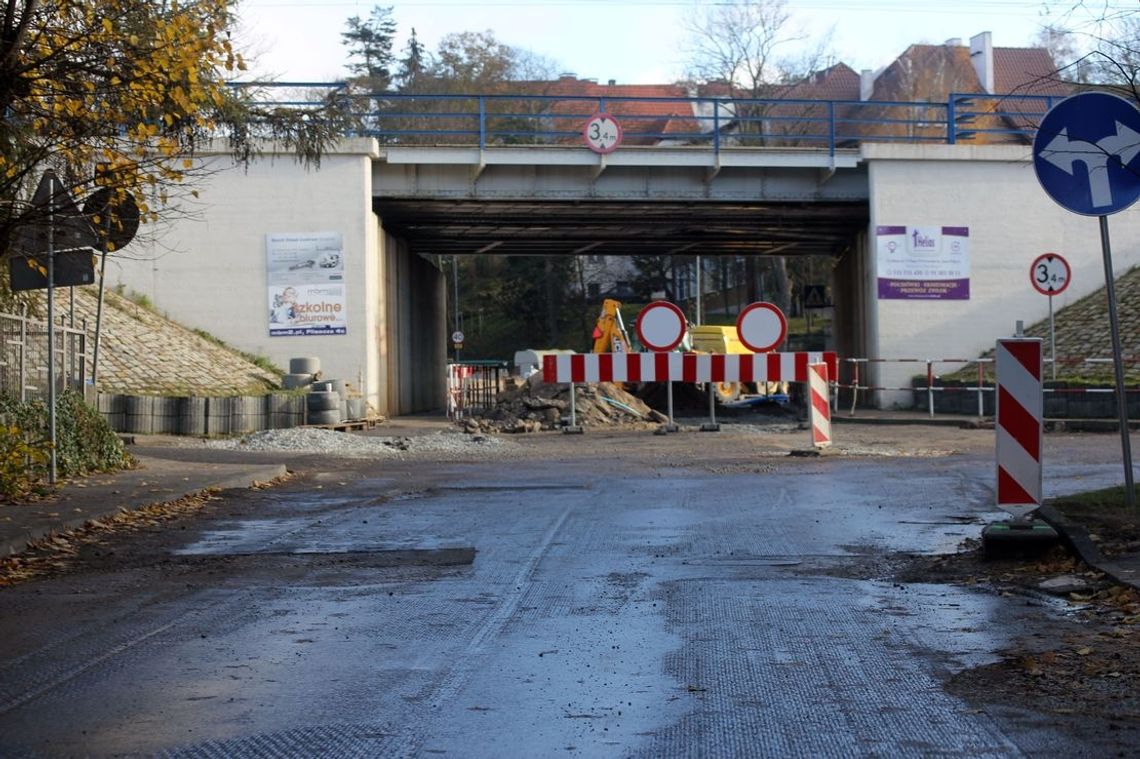 Czekamy na asfaltową nakładkę Czekamy na asfaltową nakładkę