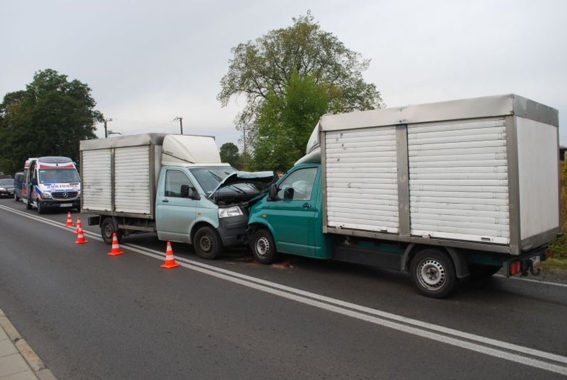 Czołowe zderzenie aut na Pomorskiej Czołowe zderzenie aut na Pomorskiej