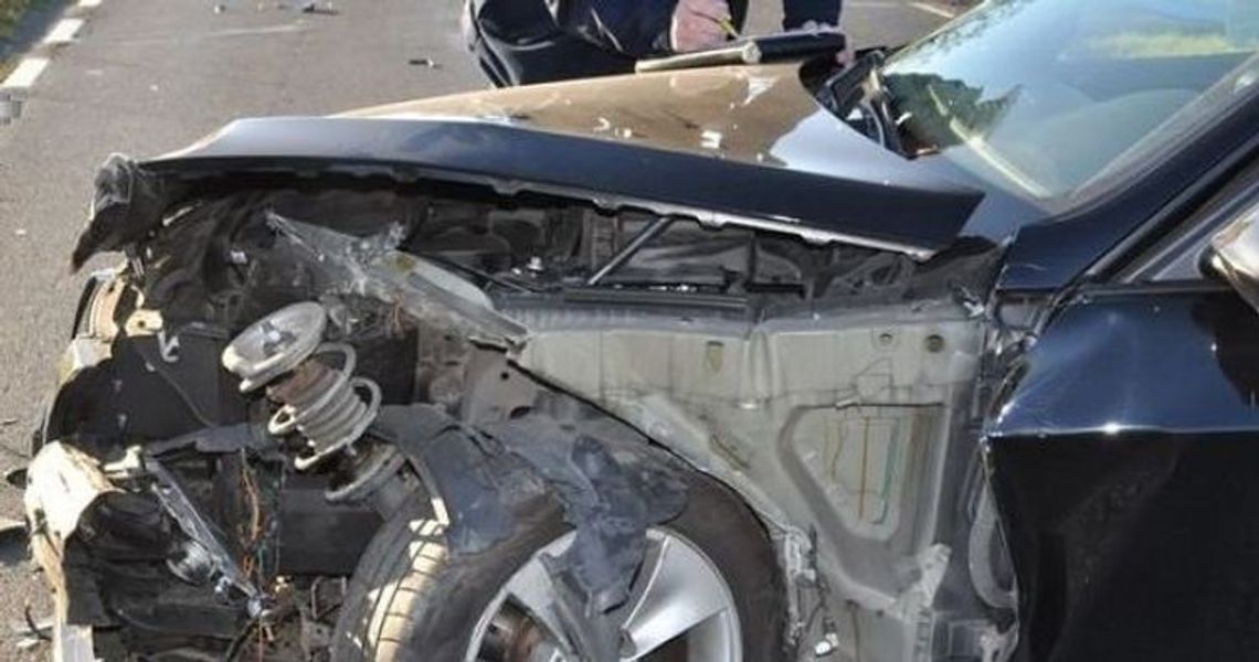 Czołówka na łuku drogi. Uczestnicy wypadku, w tym nastolatka, w szpitalu Czołówka na łuku drogi. Uczestnicy wypadku, w tym nastolatka, w szpitalu