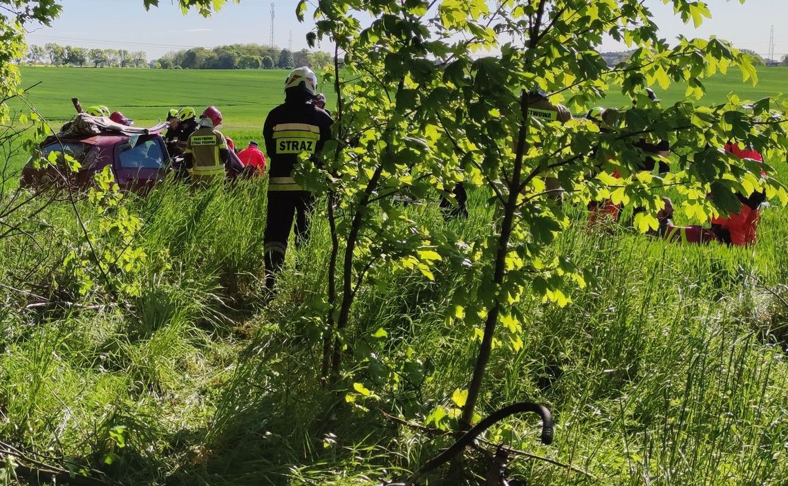 Cztery osoby w szpitalu po wypadku, w którym kierowca był pijany i był bez uprawnień Cztery osoby w szpitalu po wypadku, w którym kierowca był pijany i był bez uprawnień