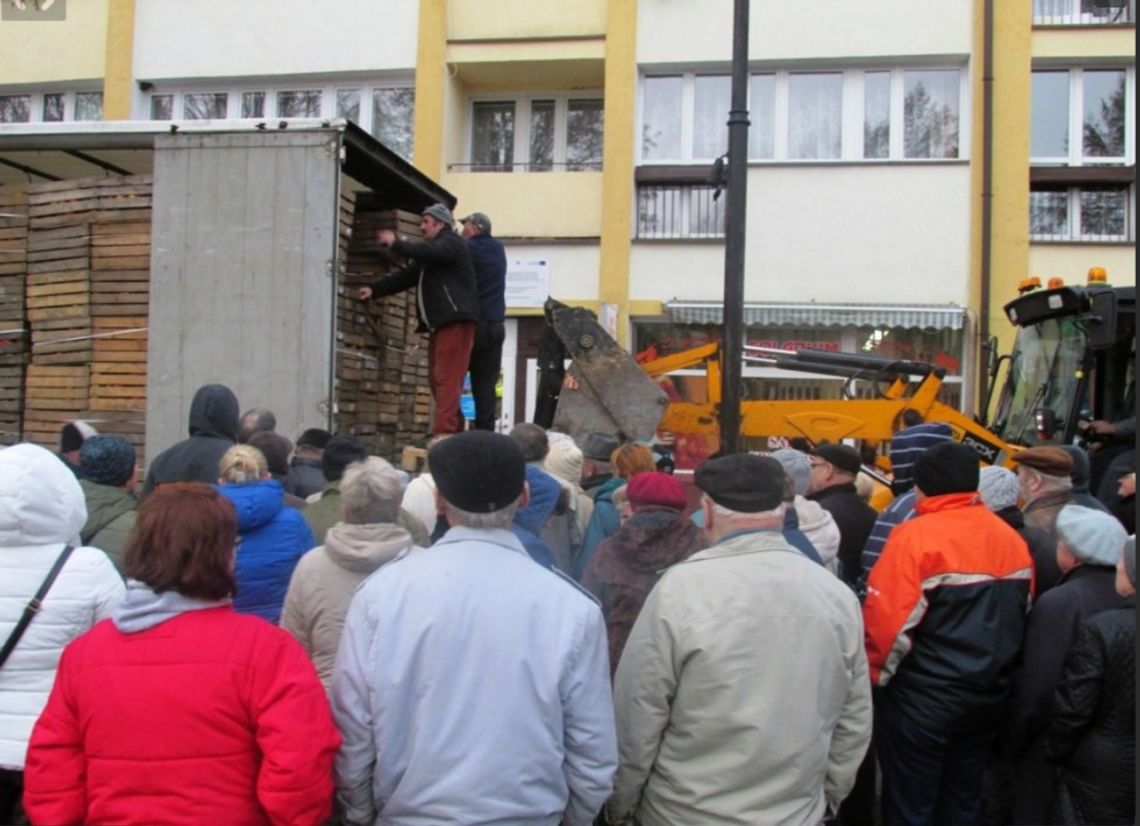 Czy burmistrz rozładowywać będzie samochód z jabłkami? Czy burmistrz rozładowywać będzie samochód z jabłkami?