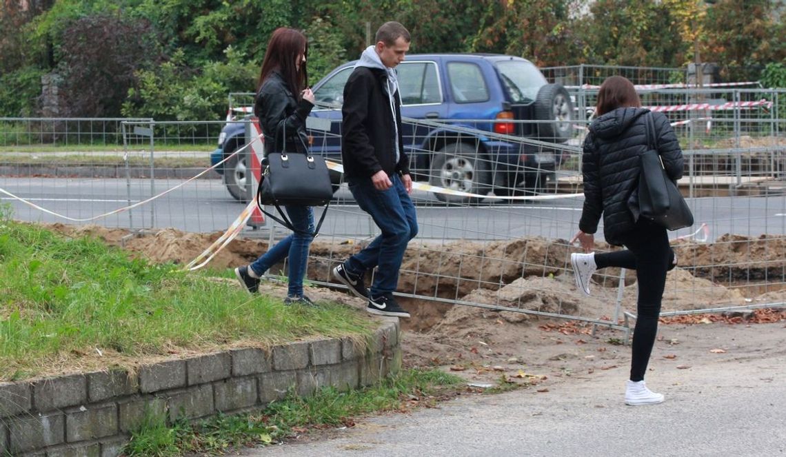 Czy piesi muszą skakać po hałdach? Czy piesi muszą skakać po hałdach?