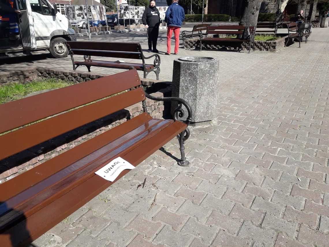 Czy w porę malują ławki? Czy w porę malują ławki?