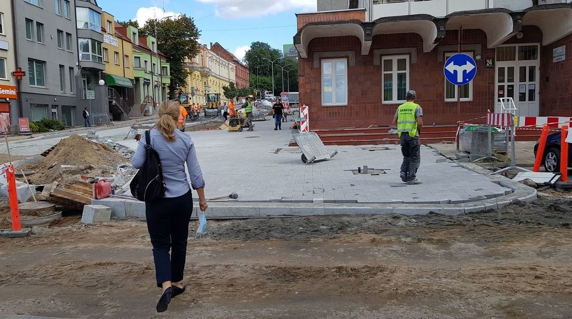 Czytelniczka: Strach chodzić po tym placu budowy. Pracownicy: Ortopeda nas obraża! [WIDEO]