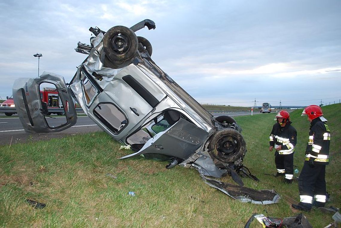Dachował citroen. Ranni odwiezieni do szpitala Dachował citroen. Ranni odwiezieni do szpitala