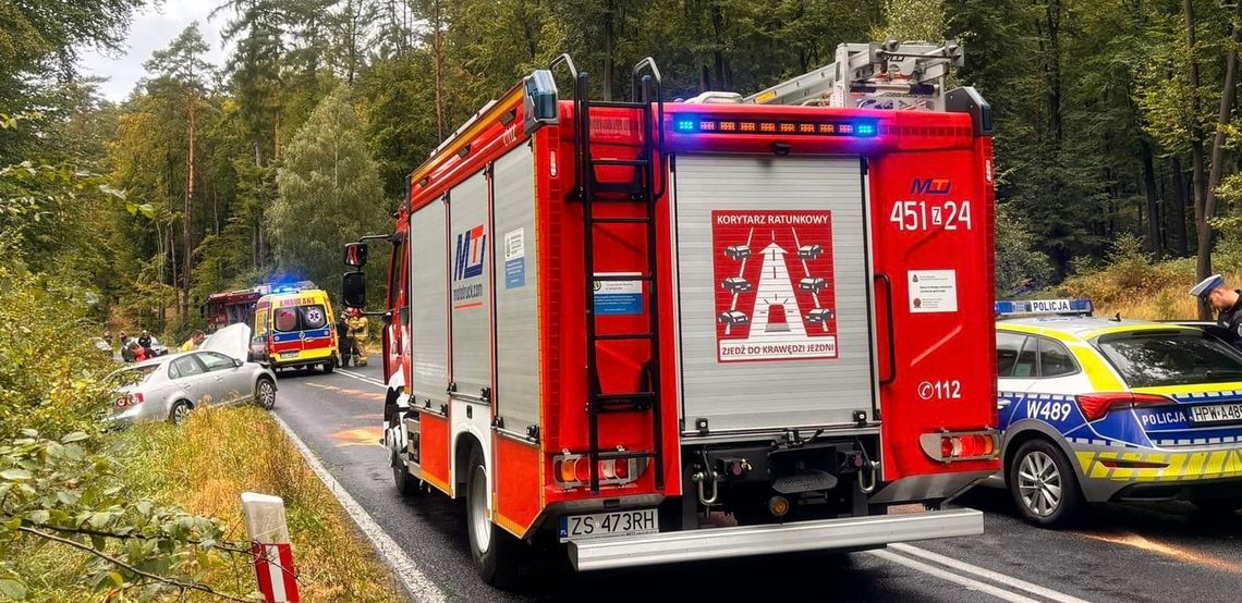 Dachował samochód. Droga została zablokowana