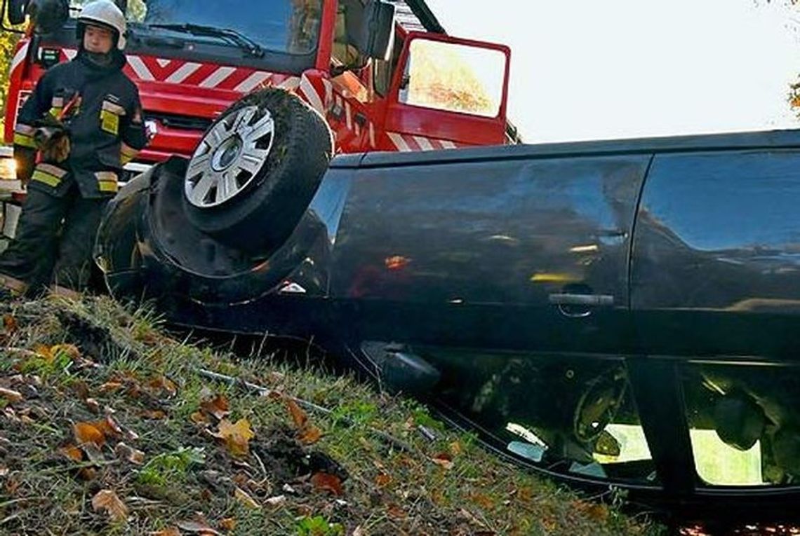 Dachował. Został odwieziony do szpitala Dachował. Został odwieziony do szpitala