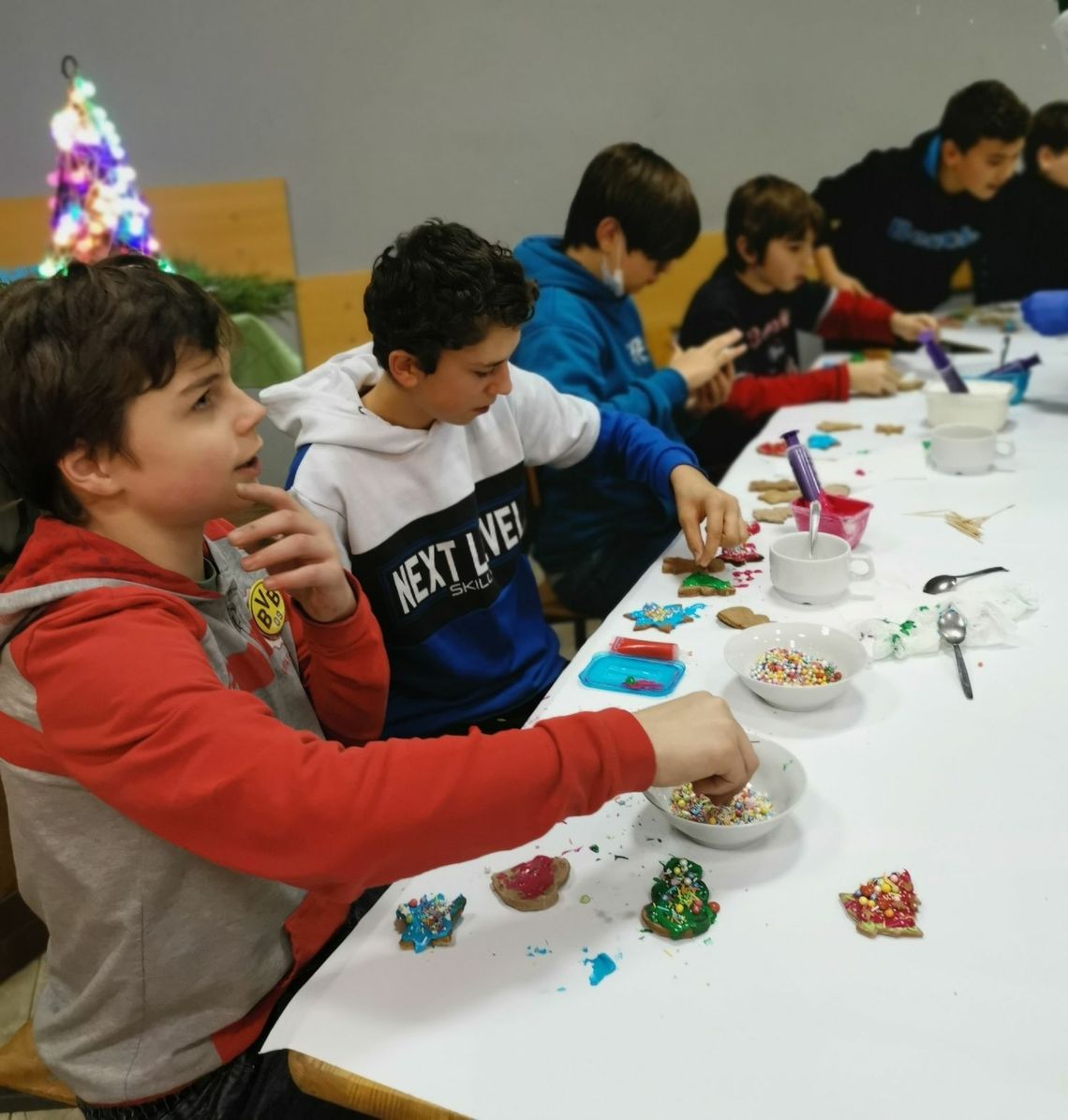 Dekorowali świąteczne pierniki pod okiem ekspertek